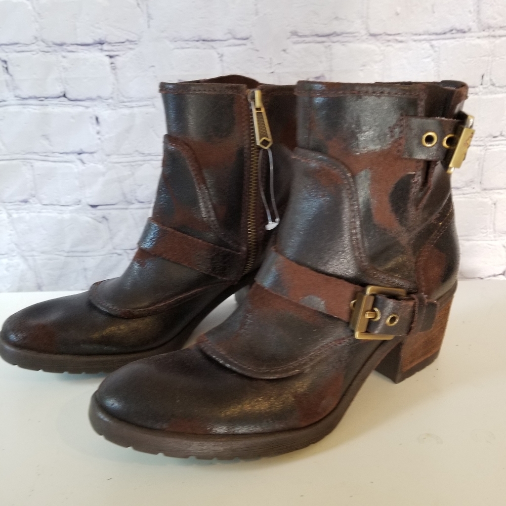 NWT Brown Donald J. Pliner Boots